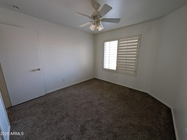 Building Photo - 8918 W Paradise Ln