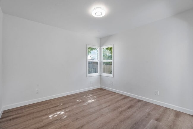 Building Photo - Remodeled Property- Centrally Located