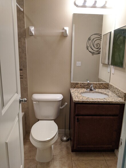 Building Photo - 4605 SW 48th Dr