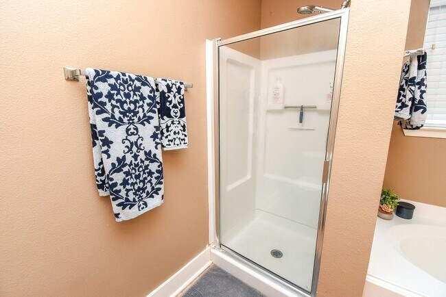 Building Photo - 10735 Cobblecreek Way
