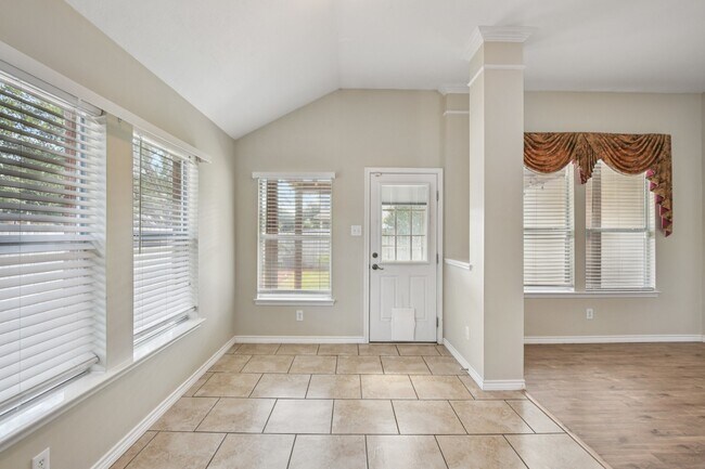 Building Photo - 3026 Sunset Park Dr