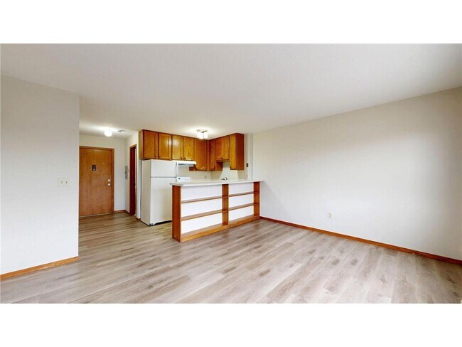 Building Photo - 2216 Pleasant Ave