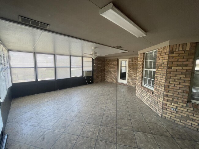 Building Photo - 2212 Peachwood Ct
