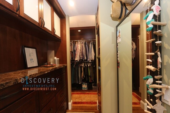 Building Photo - Sophisticated Piedmont Colonial with Enclosed Yard