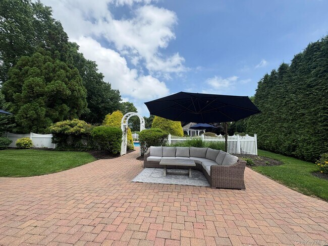 Building Photo - 365 Chablis Path