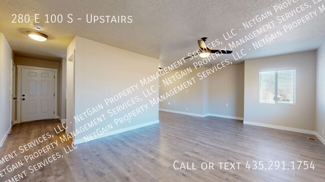 Building Photo - Newly Remodeled 3 Bedroom Apartment