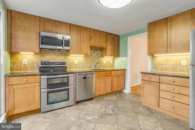 Building Photo - 8003 Bethelen Woods Ln