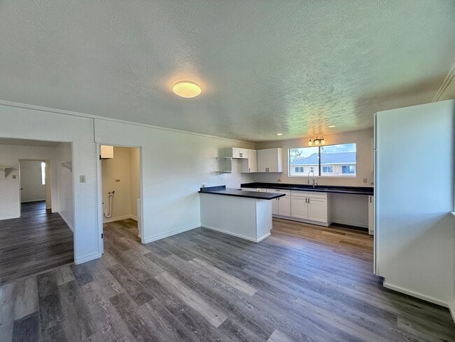 Building Photo - 34 Paina St