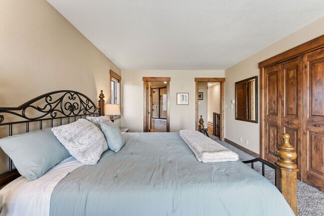 Building Photo - Breck 3-bedroom home with views! 12 month lease!