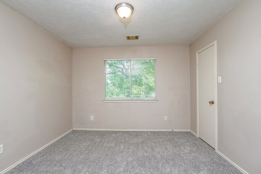 Building Photo - 8710 High Mountain Dr