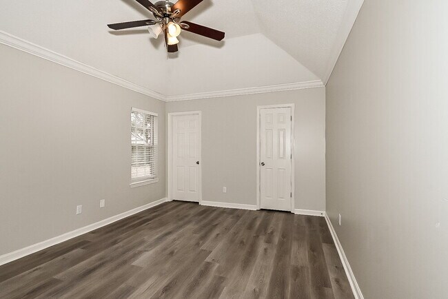 Building Photo - 9362 Garden Woods Dr