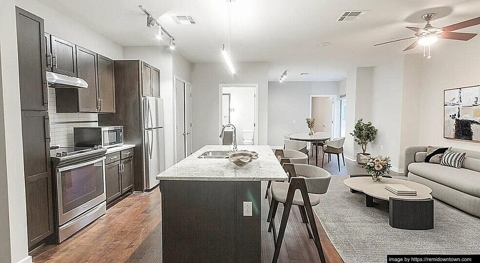 Building Photo - 411 N Akard St