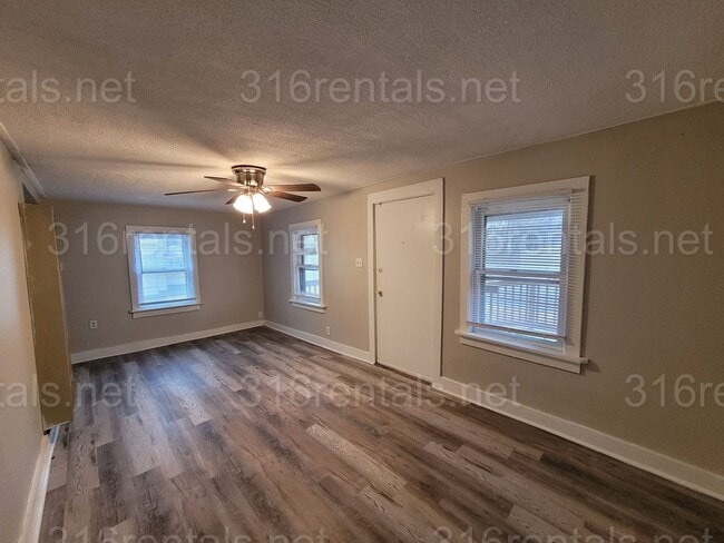 Building Photo - $775 - 2 bedroom / 1 bathroom - Single Fam...