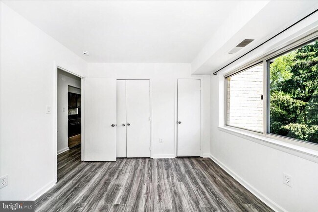 Building Photo - 12202 Braxfield Ct