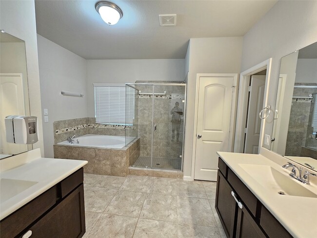 Building Photo - 24258 Via Vitani Dr