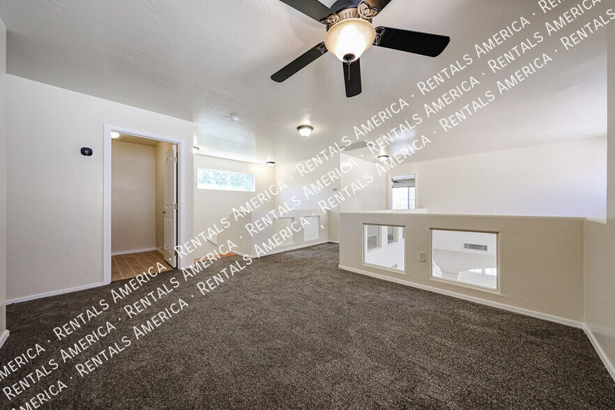 Building Photo - 528 W Mountain Sage Dr