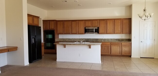 Building Photo - 4901 Oro Ln