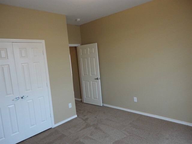 Building Photo - 2104 Priscella Dr