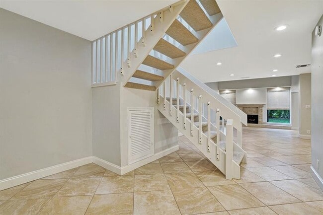 Building Photo - 6012 Glendale Dr