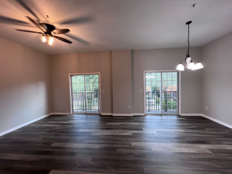 Building Photo - 3211 Pine Oak Trail