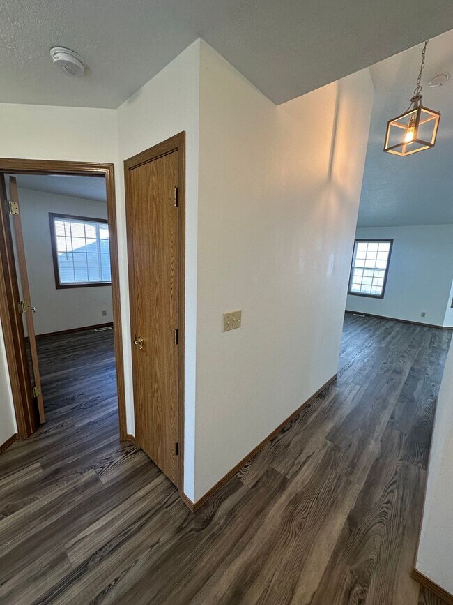 Building Photo - Tranquil & delightful 3-bedroom, 2-bathroo...