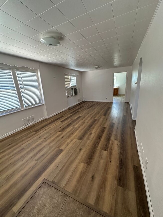 Building Photo - 345 N 300 W