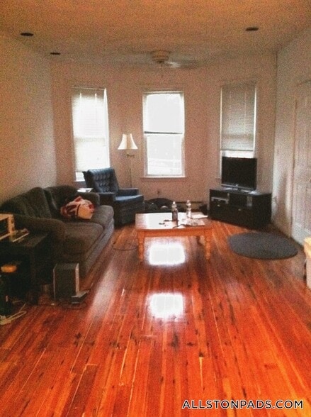 Building Photo - 58 Mansfield St