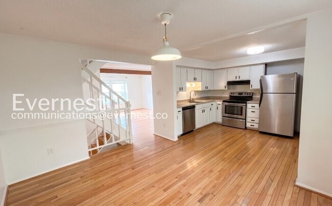 Building Photo - 3284 Wyndale Ct