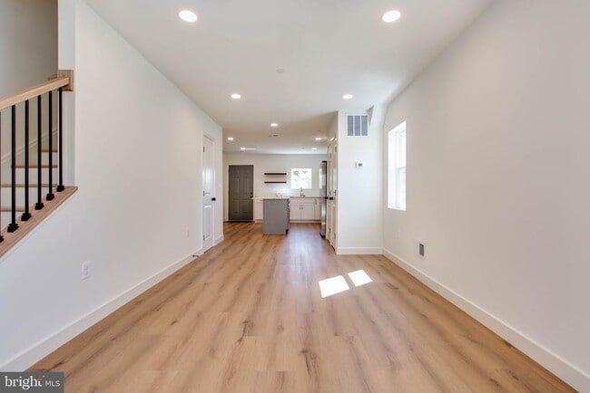 Building Photo - 118 Winters Ln