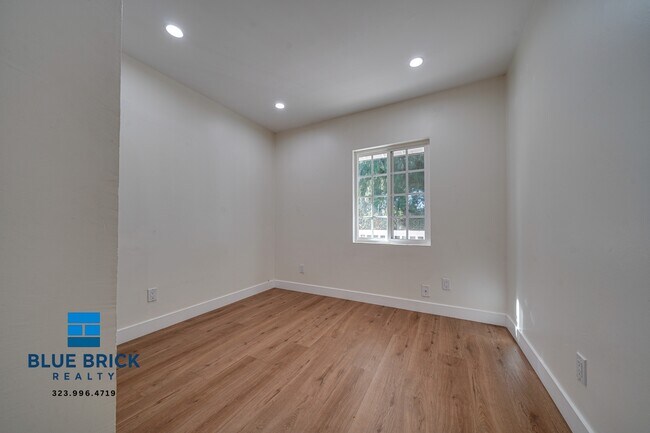 Building Photo - 6182 Yolanda Ave