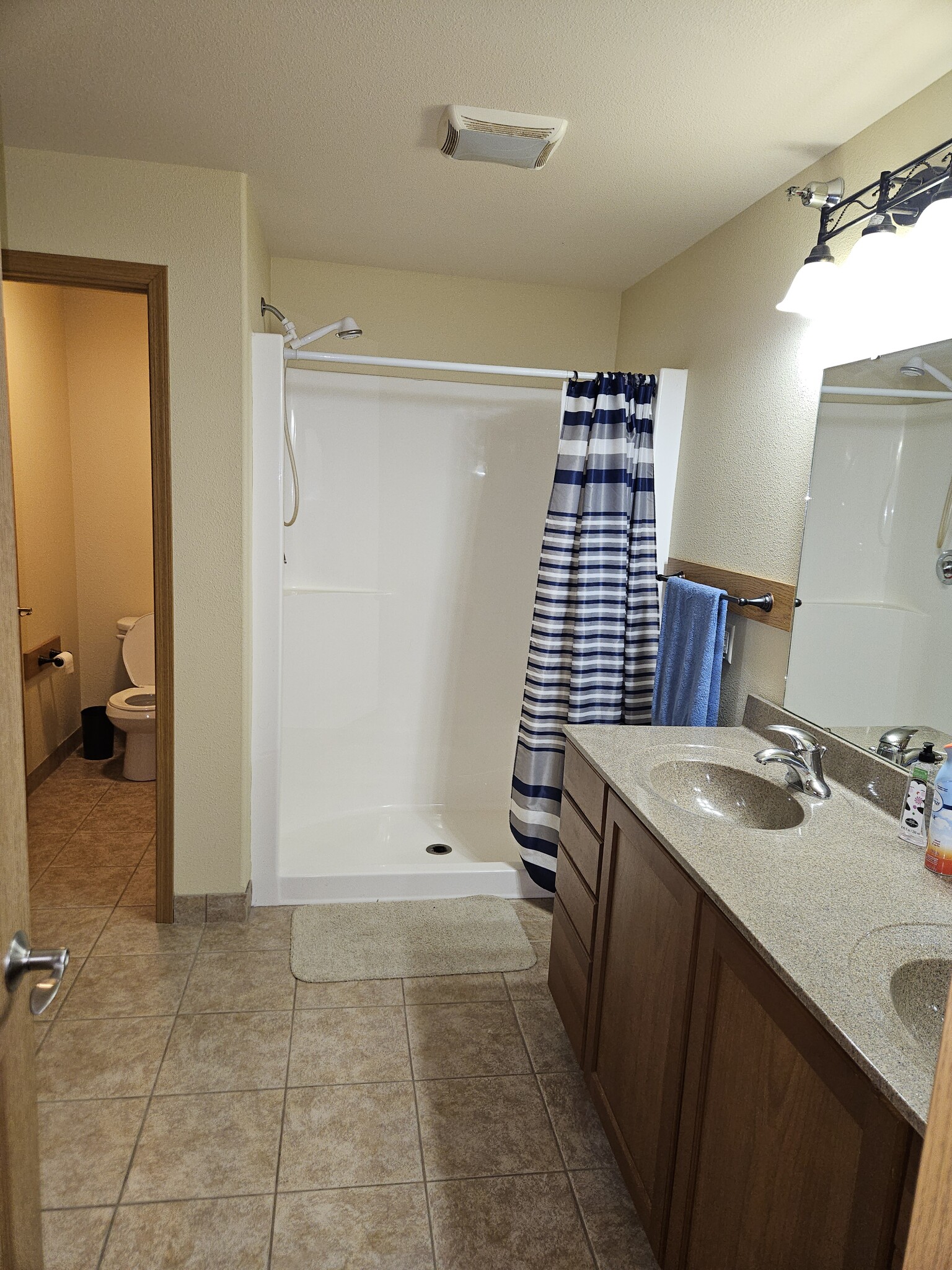 Primary bath - 4984 Service Dr