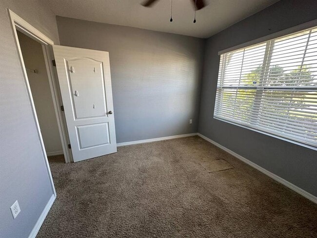 Building Photo - 513 Nicken Grove