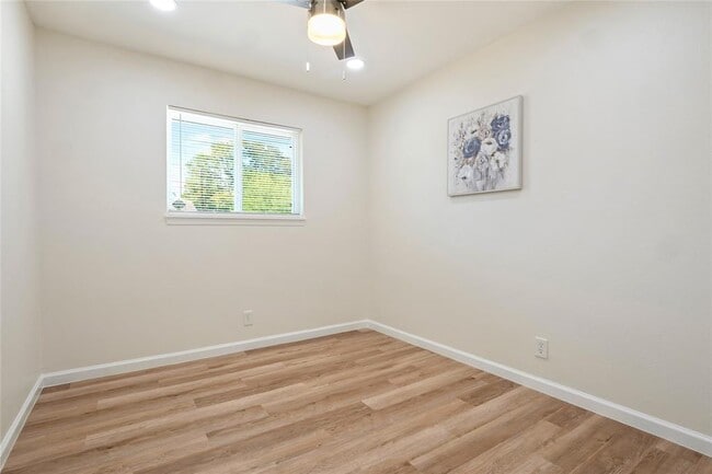 Building Photo - 4913 Hawk Cv