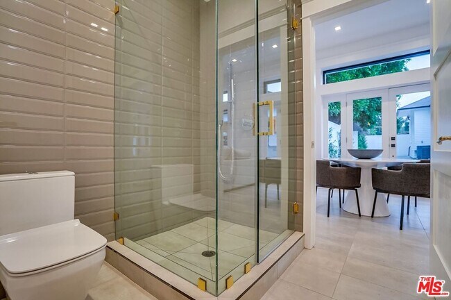 Building Photo - 1524 N Sierra Bonita Ave