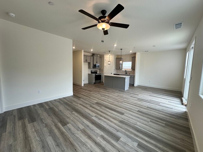 Building Photo - NW Visalia Home Coming Soon!