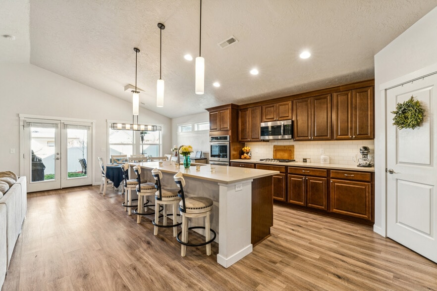 Building Photo - 4233 N Price Ave