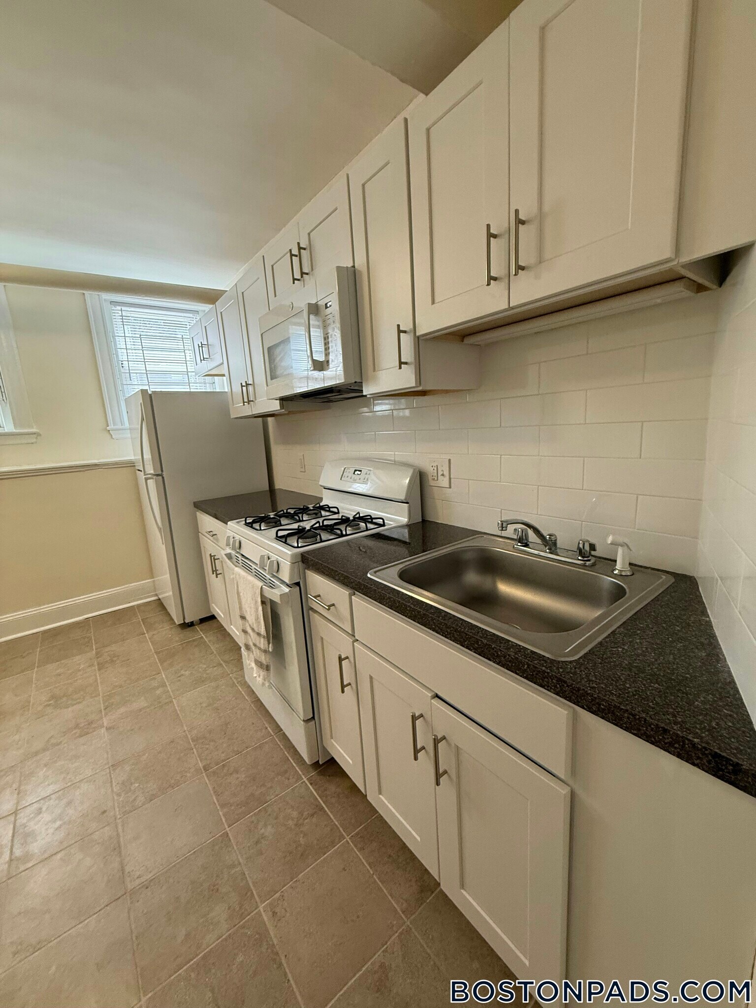 Building Photo - 17 Barrows St