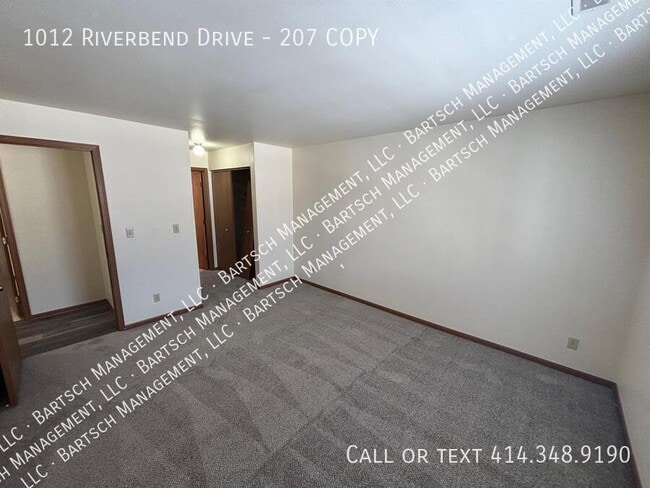Building Photo - 1012 Riverbend Dr