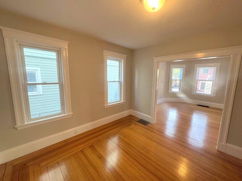 Building Photo - 11 Belmont Sq