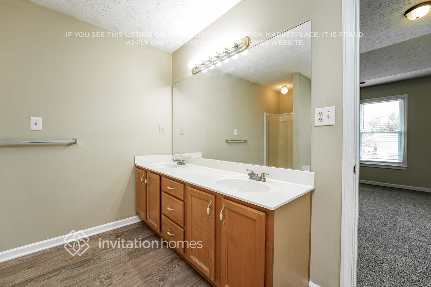 Building Photo - 208 Ivy Creek Dr