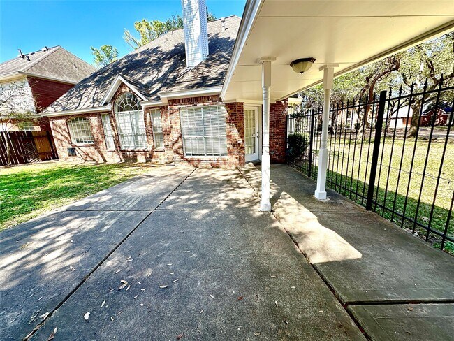 Building Photo - 3302 Richland Dr