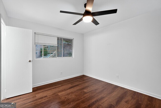 Building Photo - 2510 Peachwood Cir NE