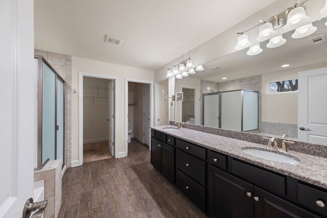 Building Photo - 3002 DaVinci Ct