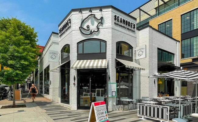 Building Photo - 2000 Clarendon Blvd