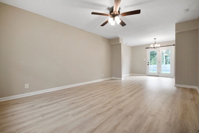 Building Photo - Pet Friendly Three Bedroom!