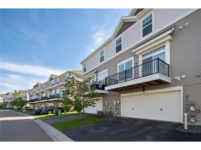 Building Photo - 8085 Central Park Way