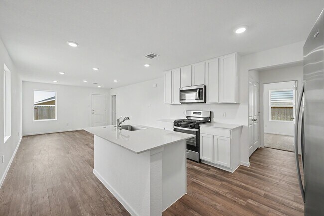 Building Photo - 40839 Hawthorne Glades St