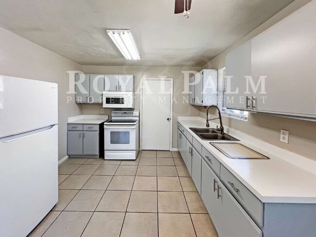 Building Photo - 2 Bed, 2 Bath, and a Whole New Energy — Kick Off 2026 in Bonita Springs