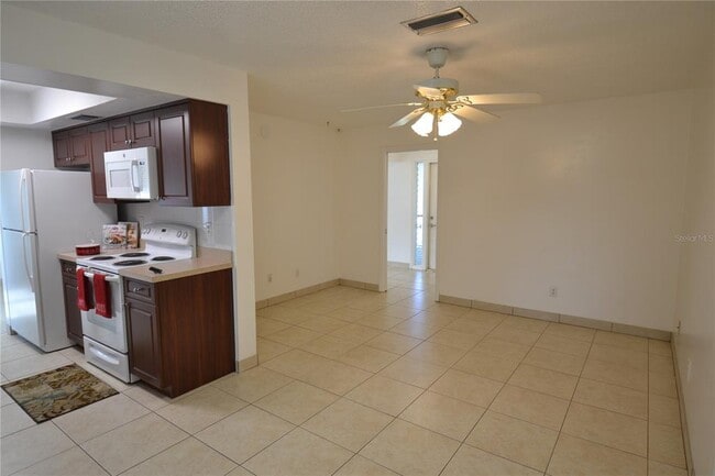 Building Photo - 2357 White Oak Cir