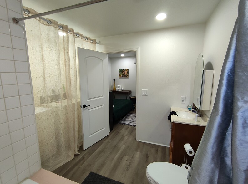 Laundry Area - 1671 Lisbon Ln